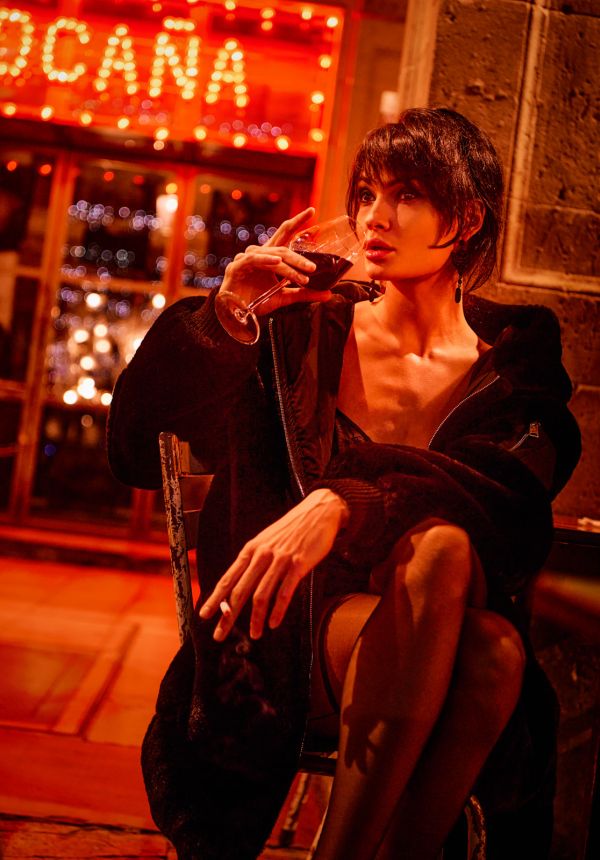 Lilinda in Red Light by Kenneth Svendlund